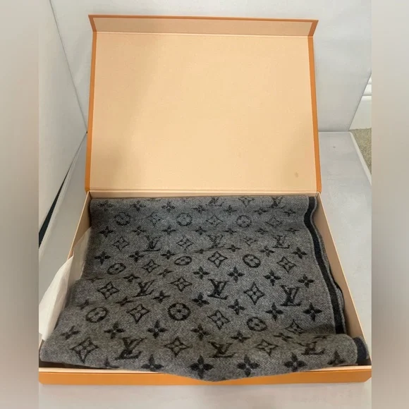 Louis Vuitton Echarpe Monogram Gradient M75900 Cashmere/Wool Grey Scarf NWOT - Picture 5 of 13